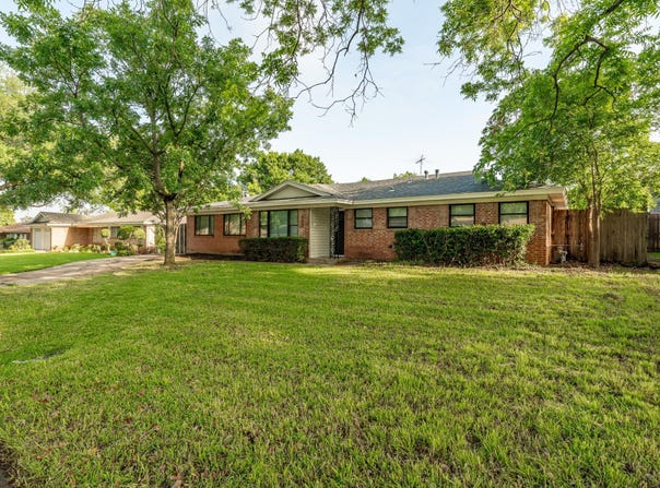 600 Circleview Drive N, Hurst, TX 76054