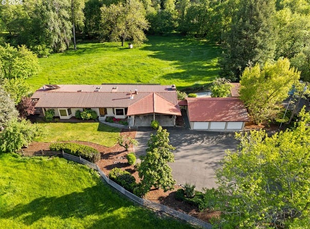 2233 RIVERSIDE Dr, MyrtleCreek, OR 97457