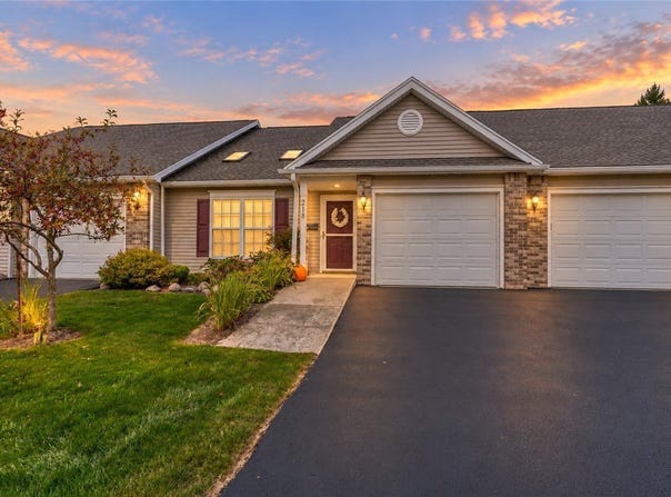218 Rayfield Circle, Webster, NY 14580