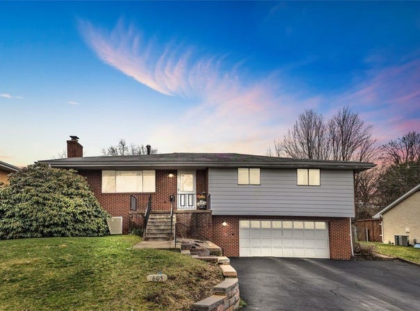605 Short St, Hempfield Twp, PA 15601