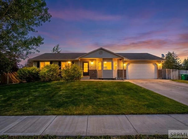 4465 E Cochise Drive, Ammon, ID 83406