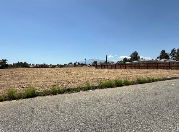 Acacia, Rialto, CA 92376