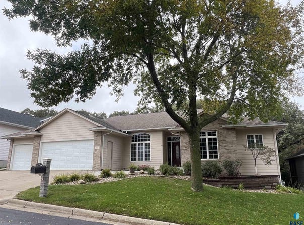 11 E Big Sky Pl, Sioux Falls, SD 57110