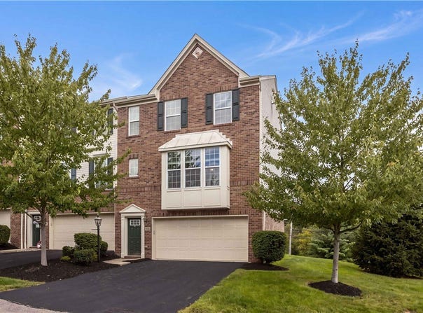 117 Maple Ridge Ct, Cecil, PA 15317
