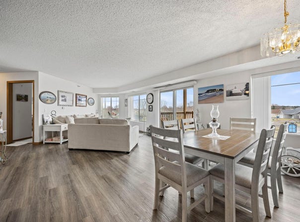 2155 6th Lane SE, Cambridge, MN 55008
