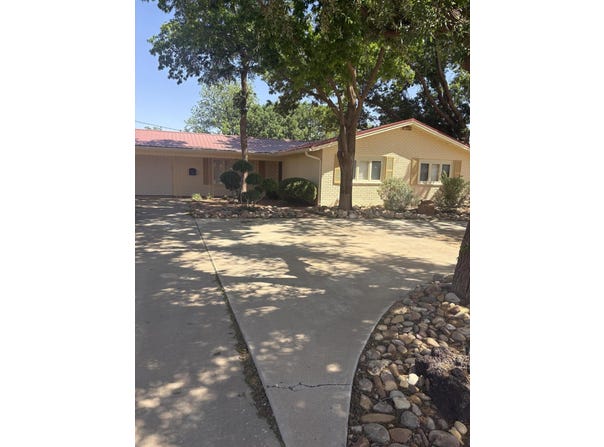 1801 E Buckley Street, Brownfield, TX 79316