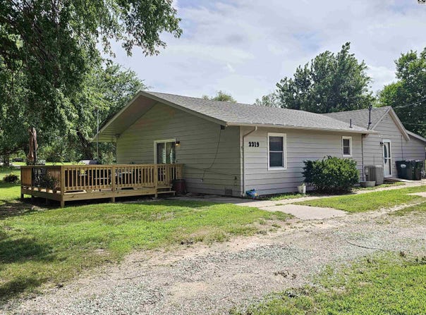 3319 E 69th Ave, Hutchinson, KS 67502