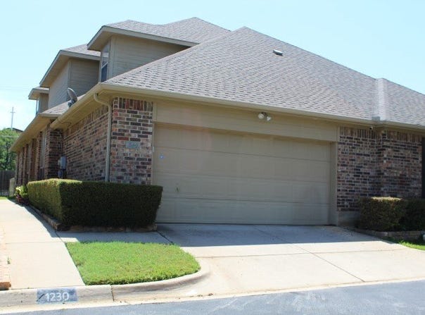 1230 Woodland Park Drive, Hurst, TX 76053