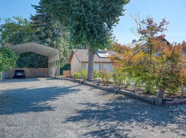 11249 Mountain View Drive, Madera, CA 93636
