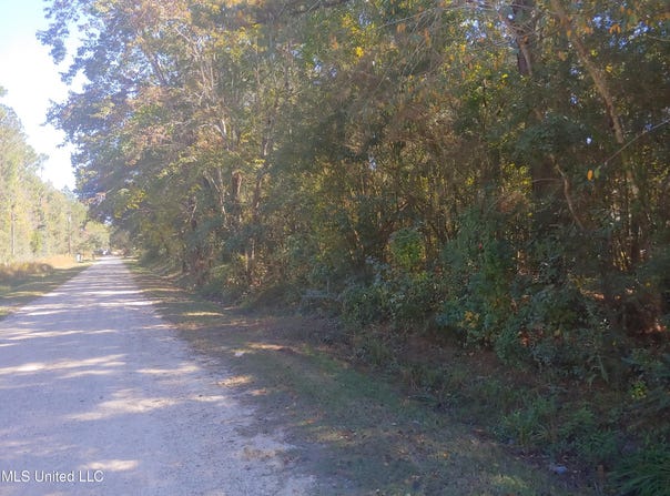 W Itawamba Street lot: 588, Bay Saint Louis, MS 39520