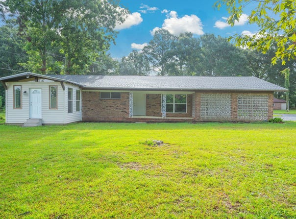 6127 Barnes Road, Crestview, FL 32536