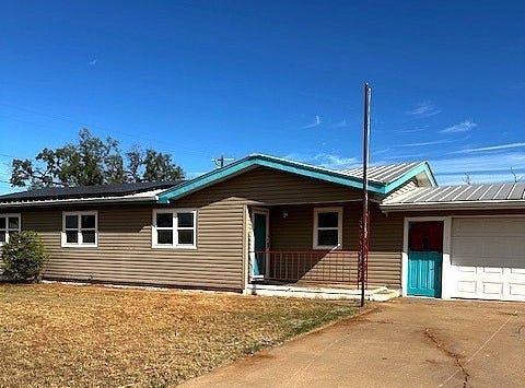 123 E McCaulley Avenue, Bronte, TX 76933