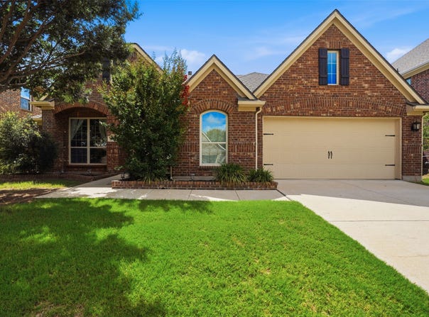 1383 Sandhurst Drive, Roanoke, TX 76262