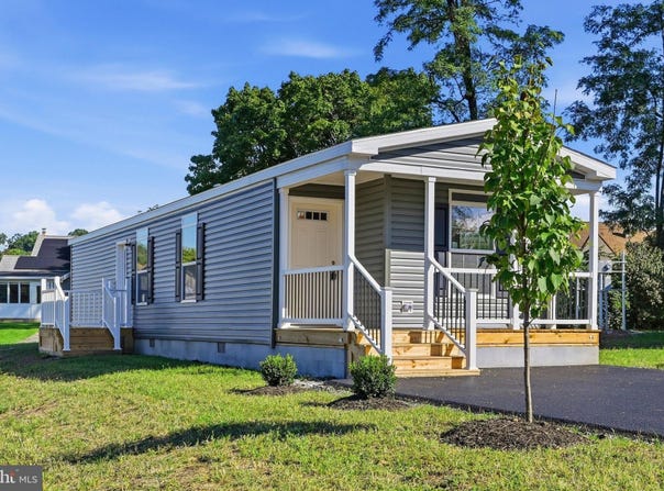 855 LOIS Lane, LEBANON, PA 17046