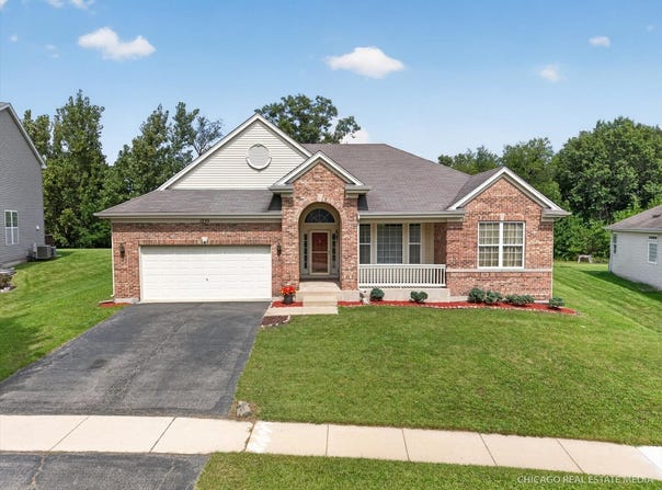 1255 Waterfront Lane, Pingree Grove, IL 60140