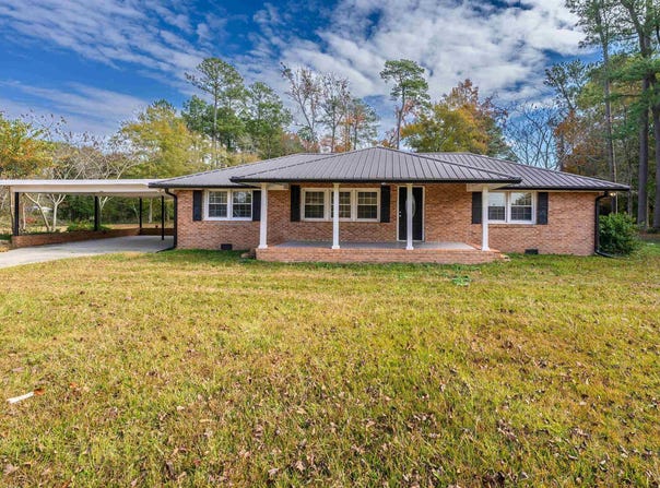 912 Camp Wiggins Rd., Florence, SC 29506