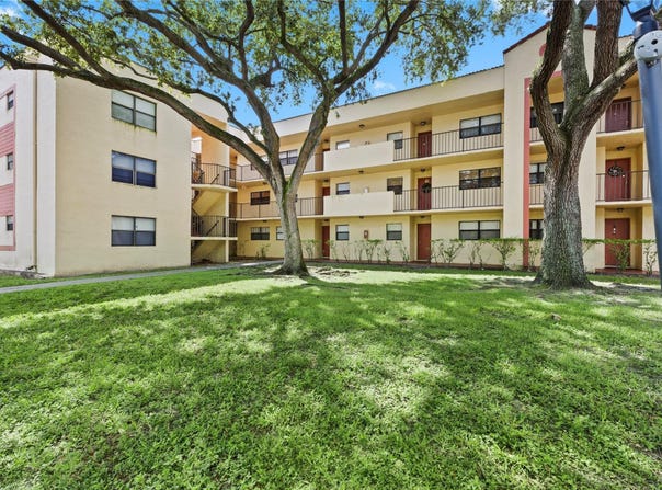 3199 Foxcroft Road, Miramar, FL 33025
