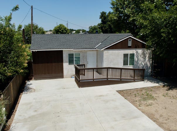 1012 E Mineral King Avenue, Visalia, CA 93292