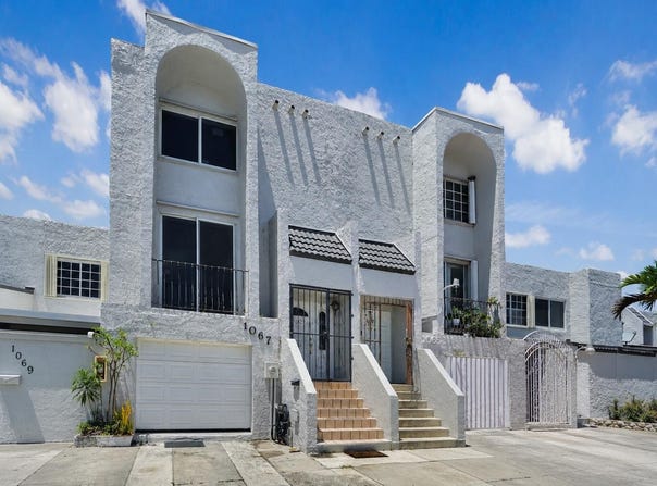 1067 W 43rd Place, Hialeah, FL 33012