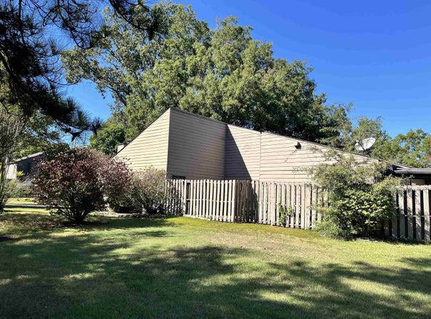 1679 S RAVENHILL Dr, Germantown, TN 38138