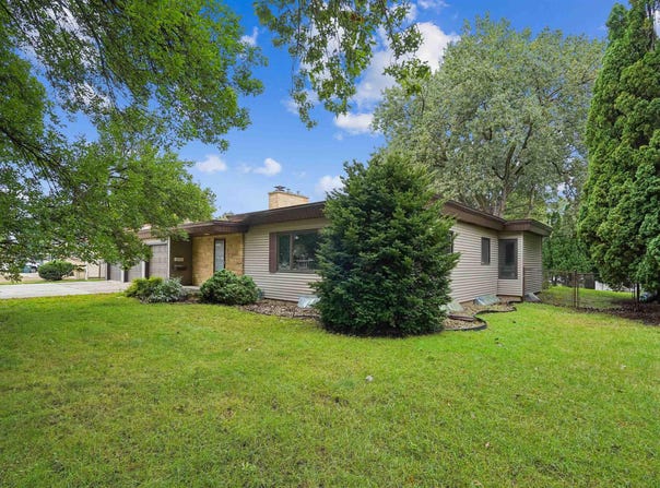 144 Hillcrest Road, Waterloo, IA 50701