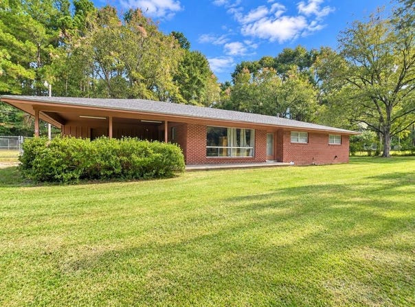 27 Morris Brown, Laurel, MS 39443