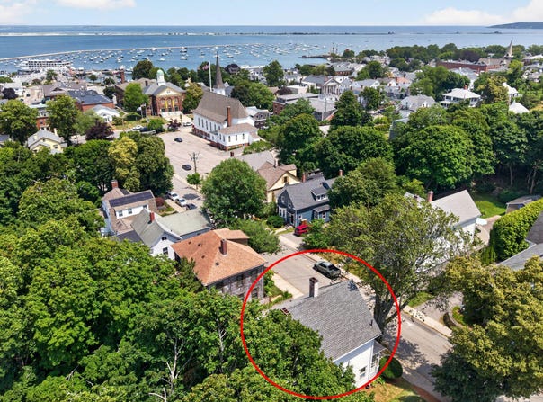 15 Vernon Street, Plymouth, MA 02360