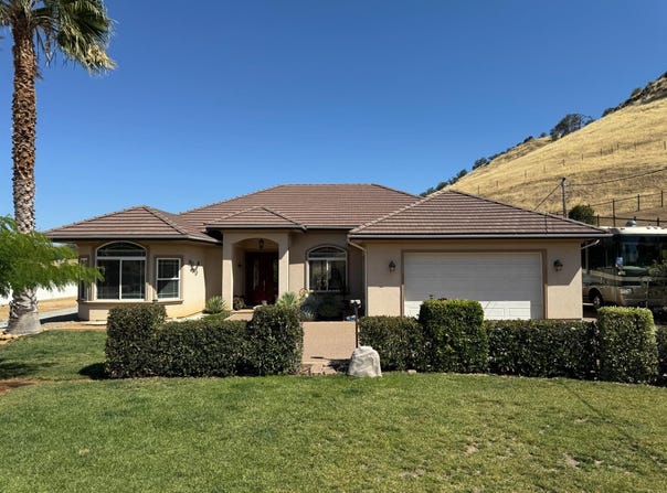 6276 Hilltop Drive, Sanger, CA 93657