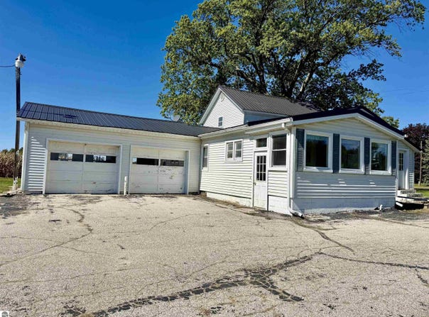 588 E Pierce Road, Ithaca, MI 48847