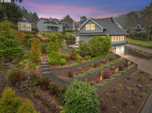 161 COMBS Cir, Yachats, OR 97498