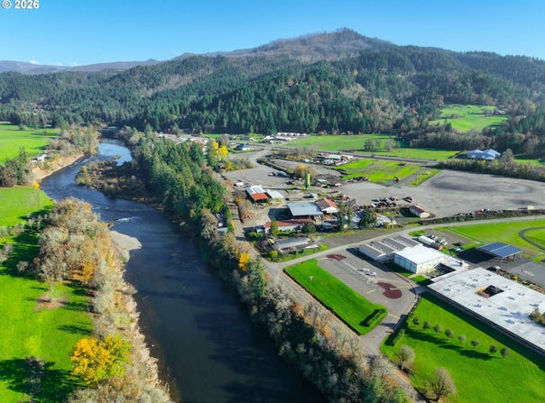 N UMPQUA Hwy, Glide, OR 97443
