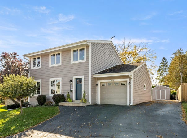 5614 E Peninsula Dr, Waterford, WI 53185