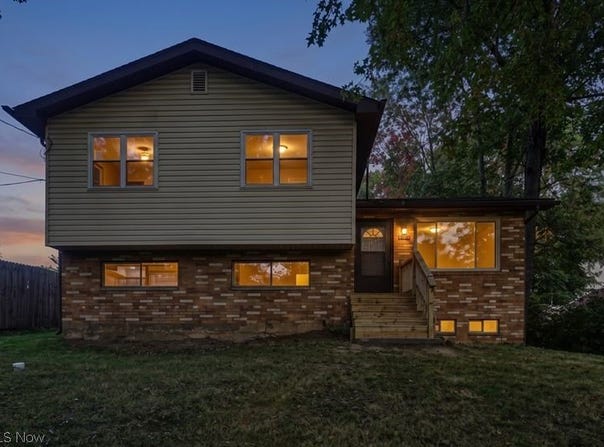 1302 East Avenue, Akron, OH 44307