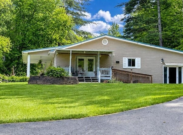 1998 Little Lick Fork, East Point, KY 41216