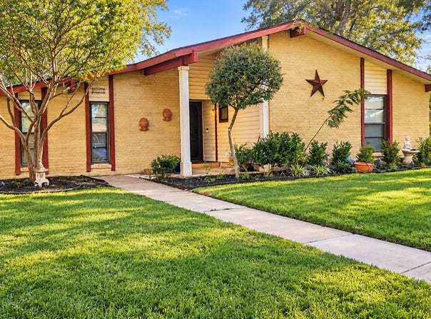 709 Echo Drive, Grand Prairie, TX 75052