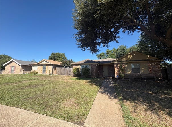 1487 Brook Meadow Circle, Lancaster, TX 75134