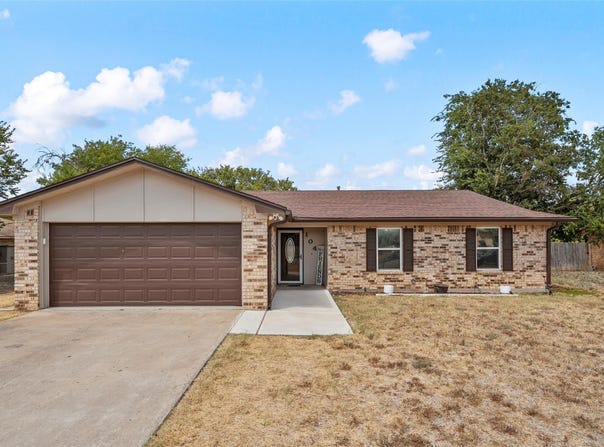 104 Russell Lane, Hewitt, TX 76643