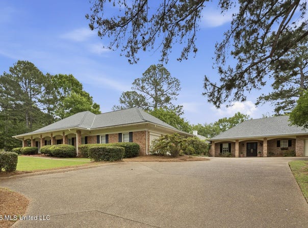 235 Brae Burn Drive, Jackson, MS 39211