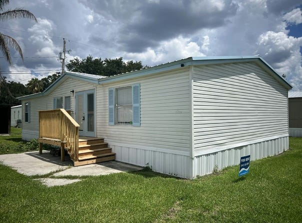 40 Tower Manor Cir W, Auburndale, FL 33823