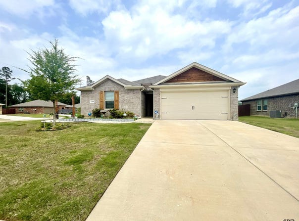 1206 Hidden Valley, Chandler, TX 75758