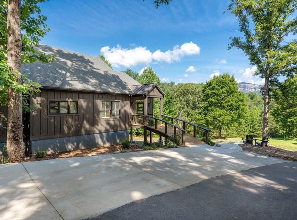 109 Bumsa Place, Pickens, SC 29671