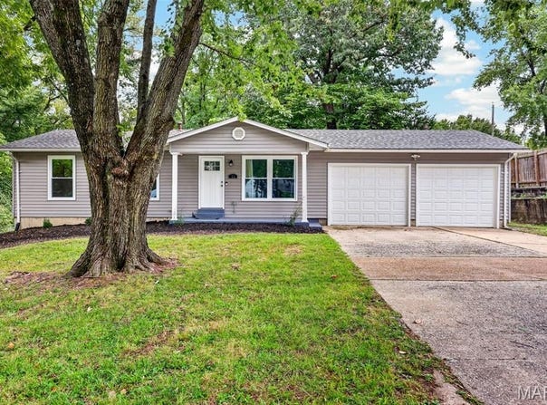 11 Highland Drive, St Charles, MO 63303