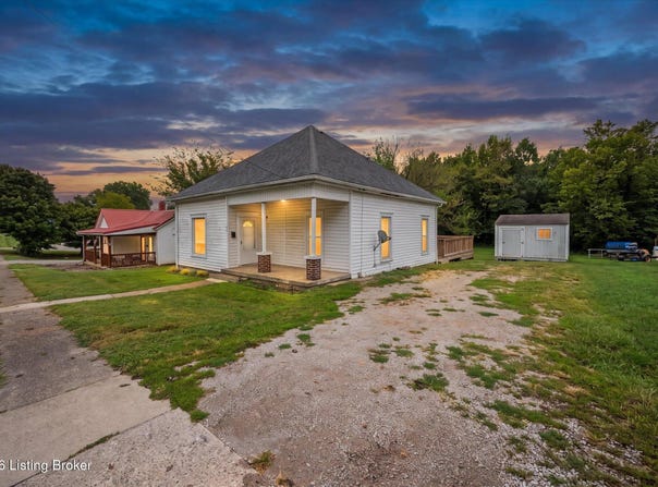 247 Elm St, Eminence, KY 40019