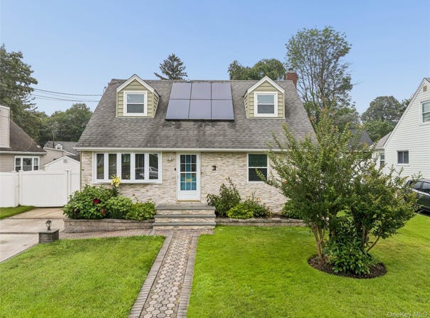 3 Hillcrest Drive, Westbury, NY 11590