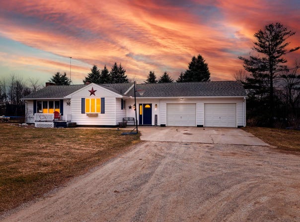 6740 S Eberhart Avenue, Clare, MI 48617
