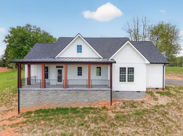 99 Moore Ln., Galax, VA 24333