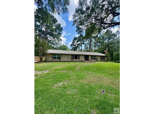 106 Skylark Dr., Texarkana, TX 75503