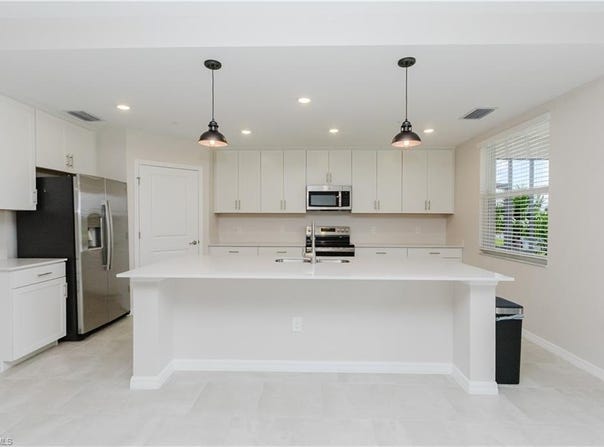 5668 MELBOURNE Ct, AVE MARIA, FL 34142