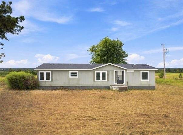 29982 Dustin Road, Henryetta, OK 74437