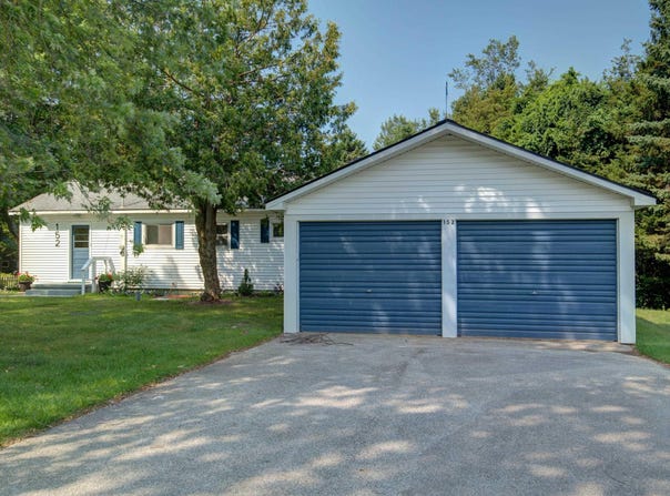 152 SUNSET DRIVE, FRANKFORT, MI 49636